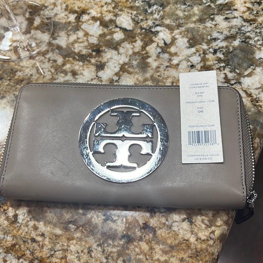 Pre loved Tory Burch wallet. Charlie Zip Continental.